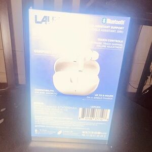 !!!! 🙌🏾🙌🏾🫣🫣LAUD Bluetooth Earbud Headphones☺️☺️☺️                  - White !!!!